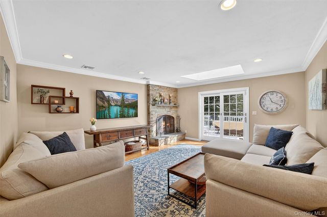 423 Rutledge Drive, Yorktown Heights, NY 10598