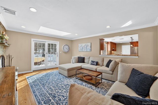 423 Rutledge Drive, Yorktown Heights, NY 10598