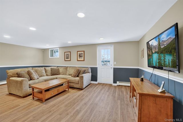 423 Rutledge Drive, Yorktown Heights, NY 10598