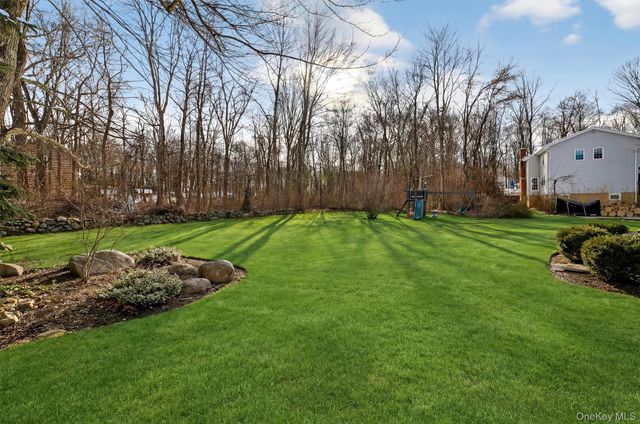 423 Rutledge Drive, Yorktown Heights, NY 10598