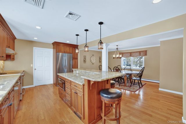 423 Rutledge Drive, Yorktown Heights, NY 10598