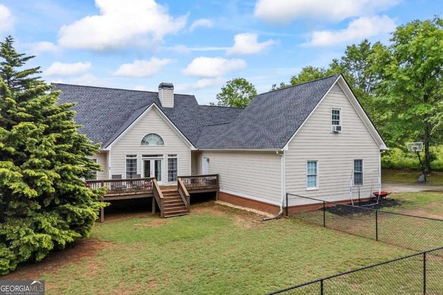 1080 Lakeside Court, Bishop, GA 30621