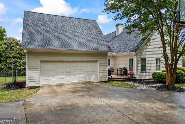 1080 Lakeside Court, Bishop, GA 30621