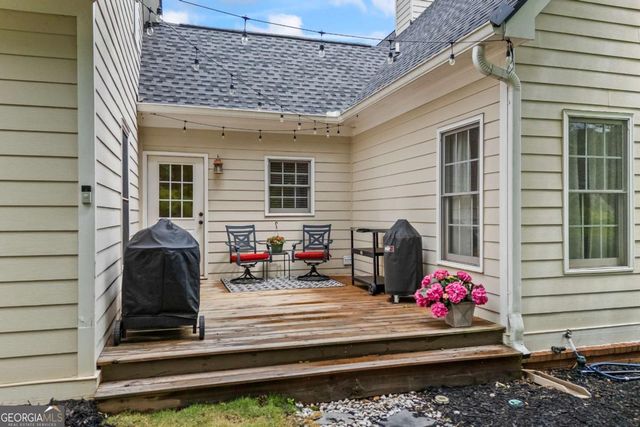 1080 Lakeside Court, Bishop, GA 30621
