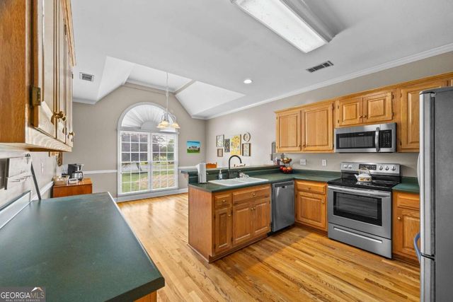 1080 Lakeside Court, Bishop, GA 30621