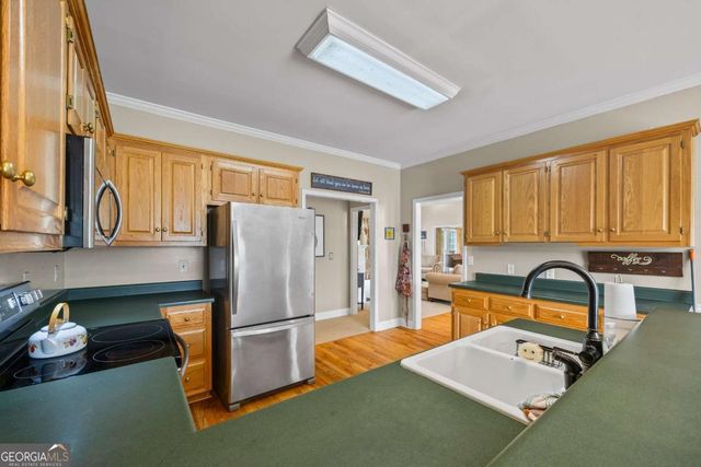 1080 Lakeside Court, Bishop, GA 30621