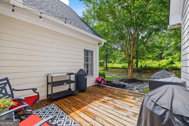 1080 Lakeside Court, Bishop, GA 30621