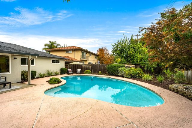 2932 Kadema Dr, Sacramento, CA 95864