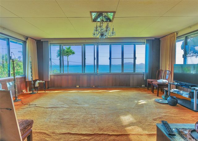 47-26 Kamehameha Highway, Kaneohe, HI 96744