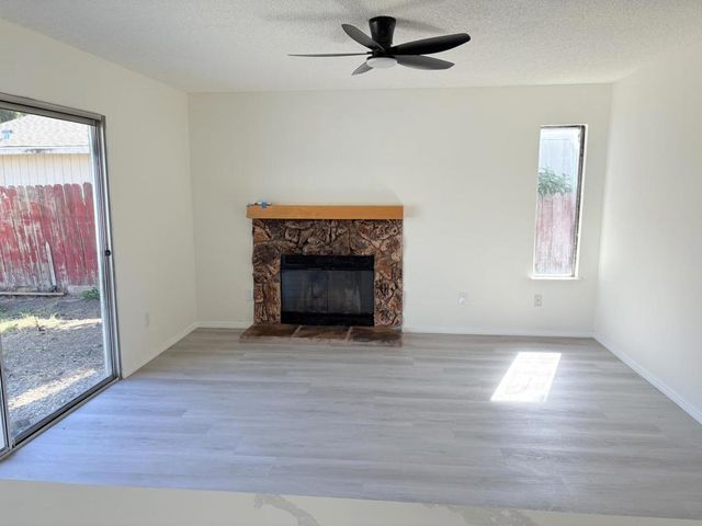 3985 Limestone Way, Sacramento, CA 95823