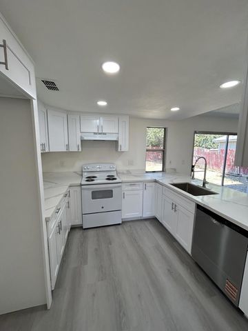 3985 Limestone Way, Sacramento, CA 95823