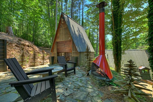 1027 Power Dam Road, Blue Ridge, GA 30513
