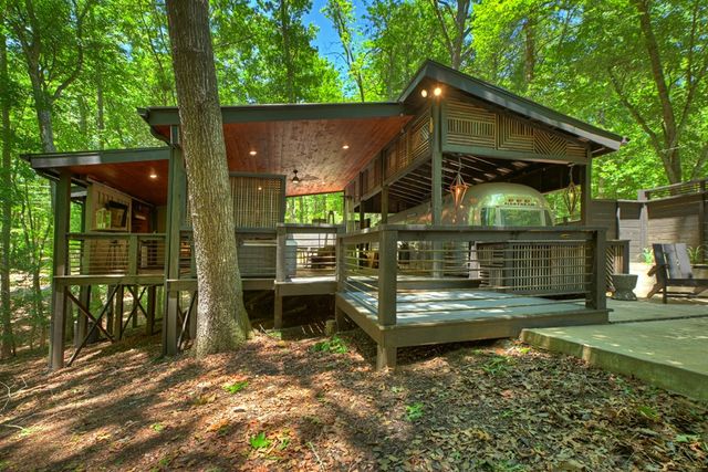 1027 Power Dam Road, Blue Ridge, GA 30513