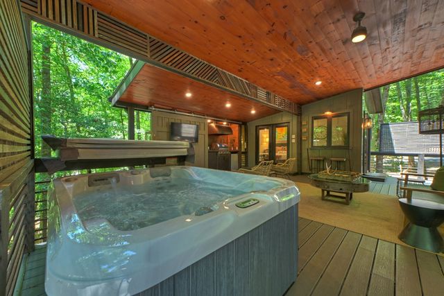 1027 Power Dam Road, Blue Ridge, GA 30513