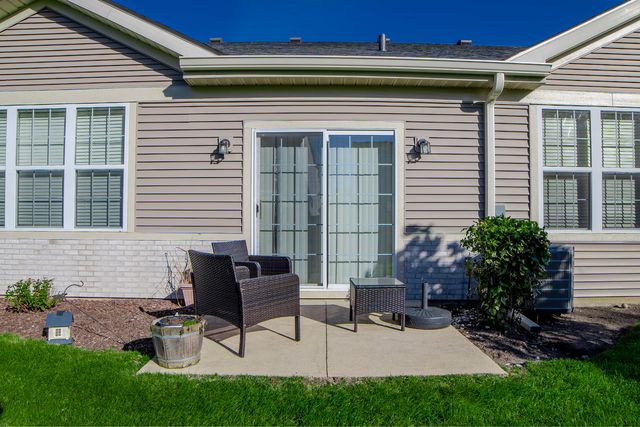16334 Crescent Lake Drive, Crest Hill, IL 60403