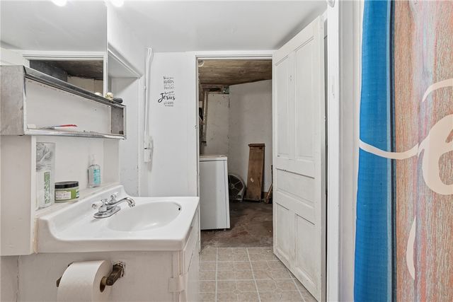 139 Leneake St, Wilkins Twp, PA 15145