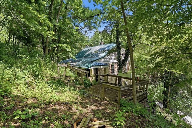 139 Leneake St, Wilkins Twp, PA 15145