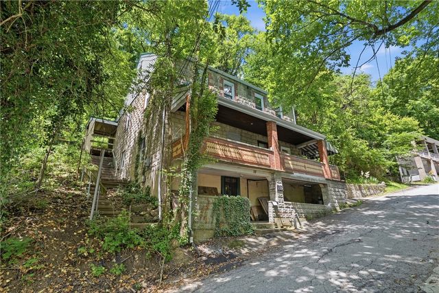 139 Leneake St, Wilkins Twp, PA 15145