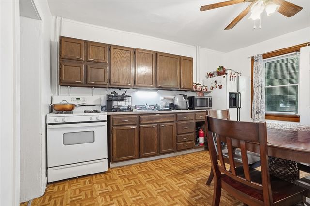 139 Leneake St, Wilkins Twp, PA 15145