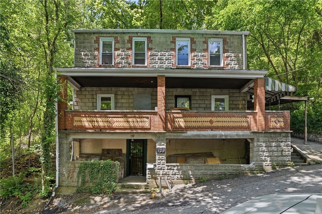 139 Leneake St, Wilkins Twp, PA 15145