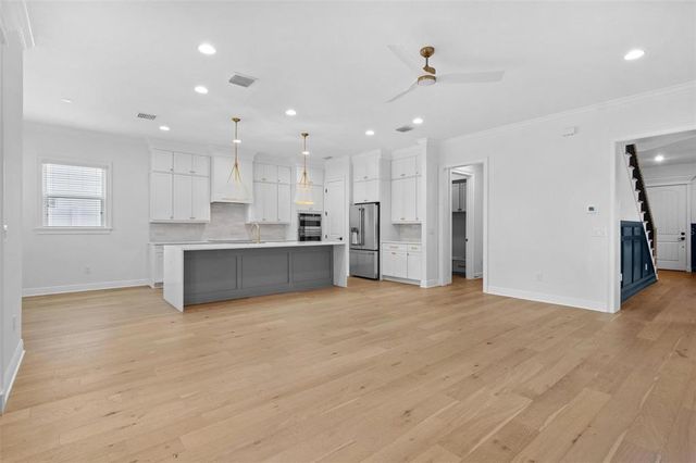 803 W WOODLAWN AVENUE, Tampa, FL 33603