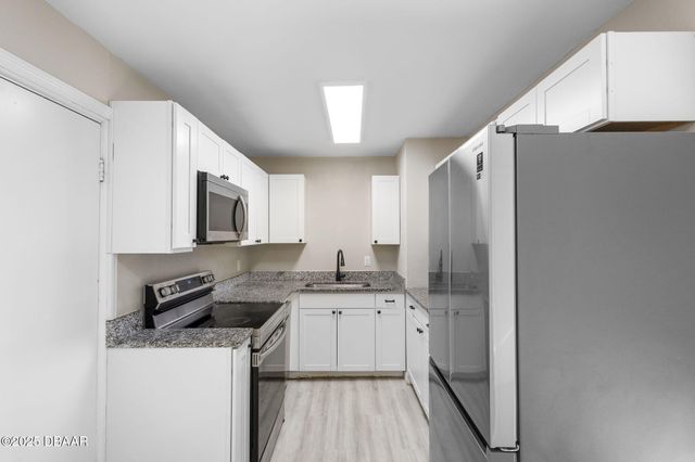 813 Lewis Drive, Daytona Beach, FL 32117