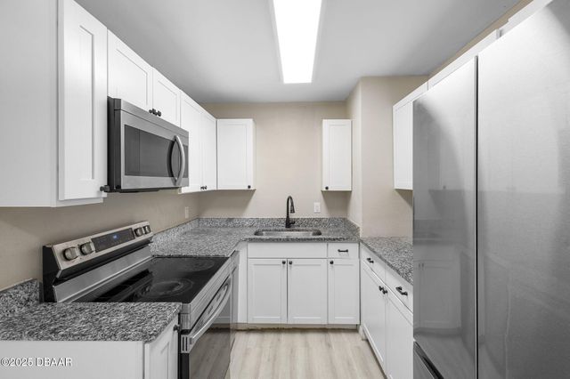 813 Lewis Drive, Daytona Beach, FL 32117