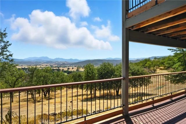 19415 Dallas Court, Hidden Valley Lake, CA 95467