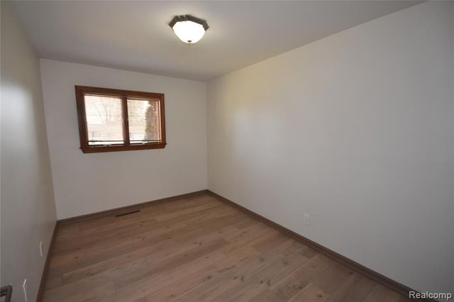 5106 Lakewood Drive, Grand Blanc, MI 48439