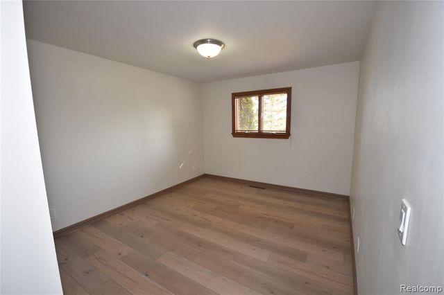 5106 Lakewood Drive, Grand Blanc, MI 48439