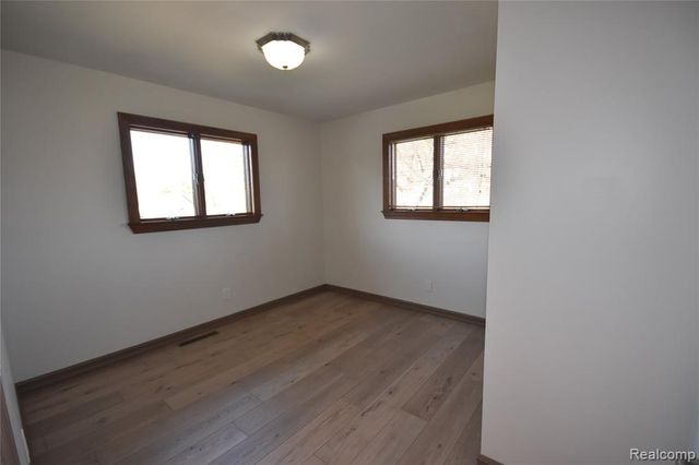 5106 Lakewood Drive, Grand Blanc, MI 48439