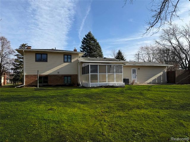 5106 Lakewood Drive, Grand Blanc, MI 48439