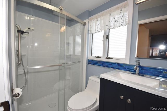 5106 Lakewood Drive, Grand Blanc, MI 48439