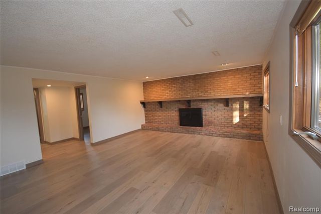 5106 Lakewood Drive, Grand Blanc, MI 48439