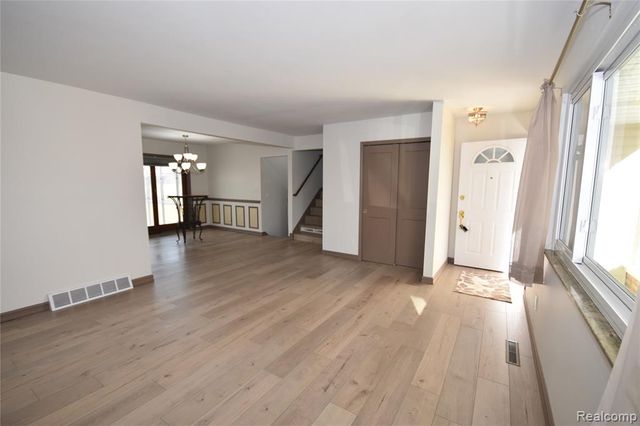 5106 Lakewood Drive, Grand Blanc, MI 48439