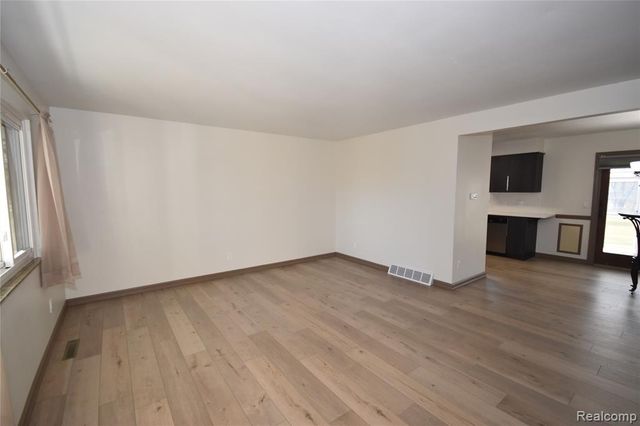 5106 Lakewood Drive, Grand Blanc, MI 48439