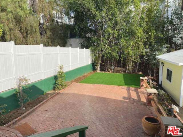 1204 N Hilldale Avenue, Los Angeles, CA 90069