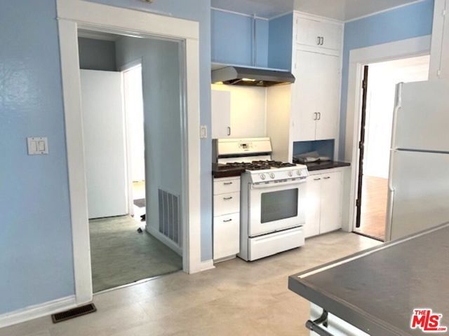 1204 N Hilldale Avenue, Los Angeles, CA 90069