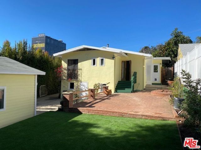 1204 N Hilldale Avenue, Los Angeles, CA 90069