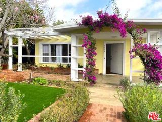 1204 N Hilldale Avenue, Los Angeles, CA 90069
