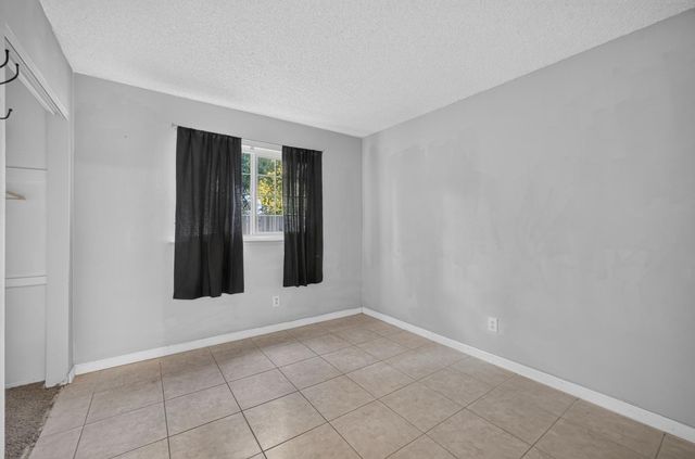 5267 VILLAGE WOOD Dr, Sacramento, CA 95823