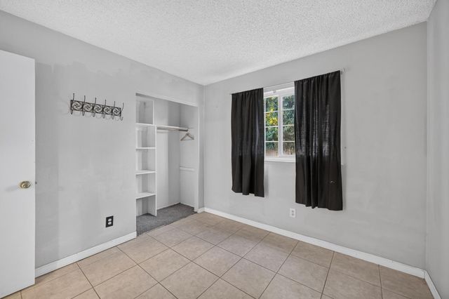 5267 VILLAGE WOOD Dr, Sacramento, CA 95823