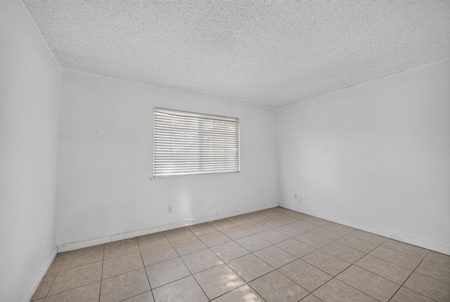 5267 VILLAGE WOOD Dr, Sacramento, CA 95823