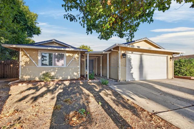 5267 VILLAGE WOOD Dr, Sacramento, CA 95823