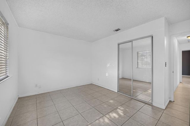 5267 VILLAGE WOOD Dr, Sacramento, CA 95823