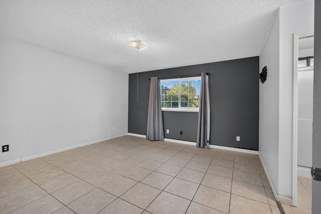 5267 VILLAGE WOOD Dr, Sacramento, CA 95823