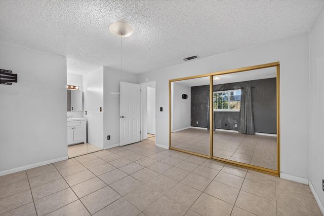5267 VILLAGE WOOD Dr, Sacramento, CA 95823