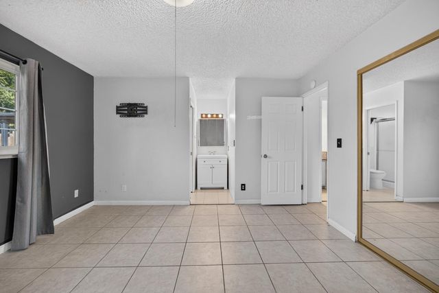 5267 VILLAGE WOOD Dr, Sacramento, CA 95823