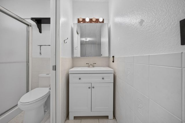 5267 VILLAGE WOOD Dr, Sacramento, CA 95823