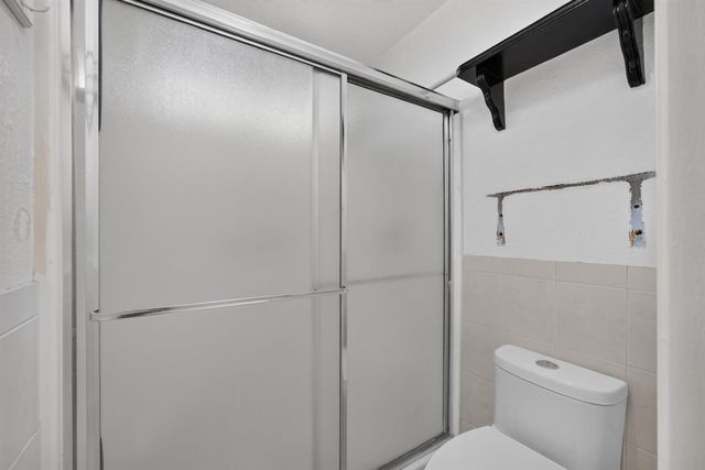 5267 VILLAGE WOOD Dr, Sacramento, CA 95823